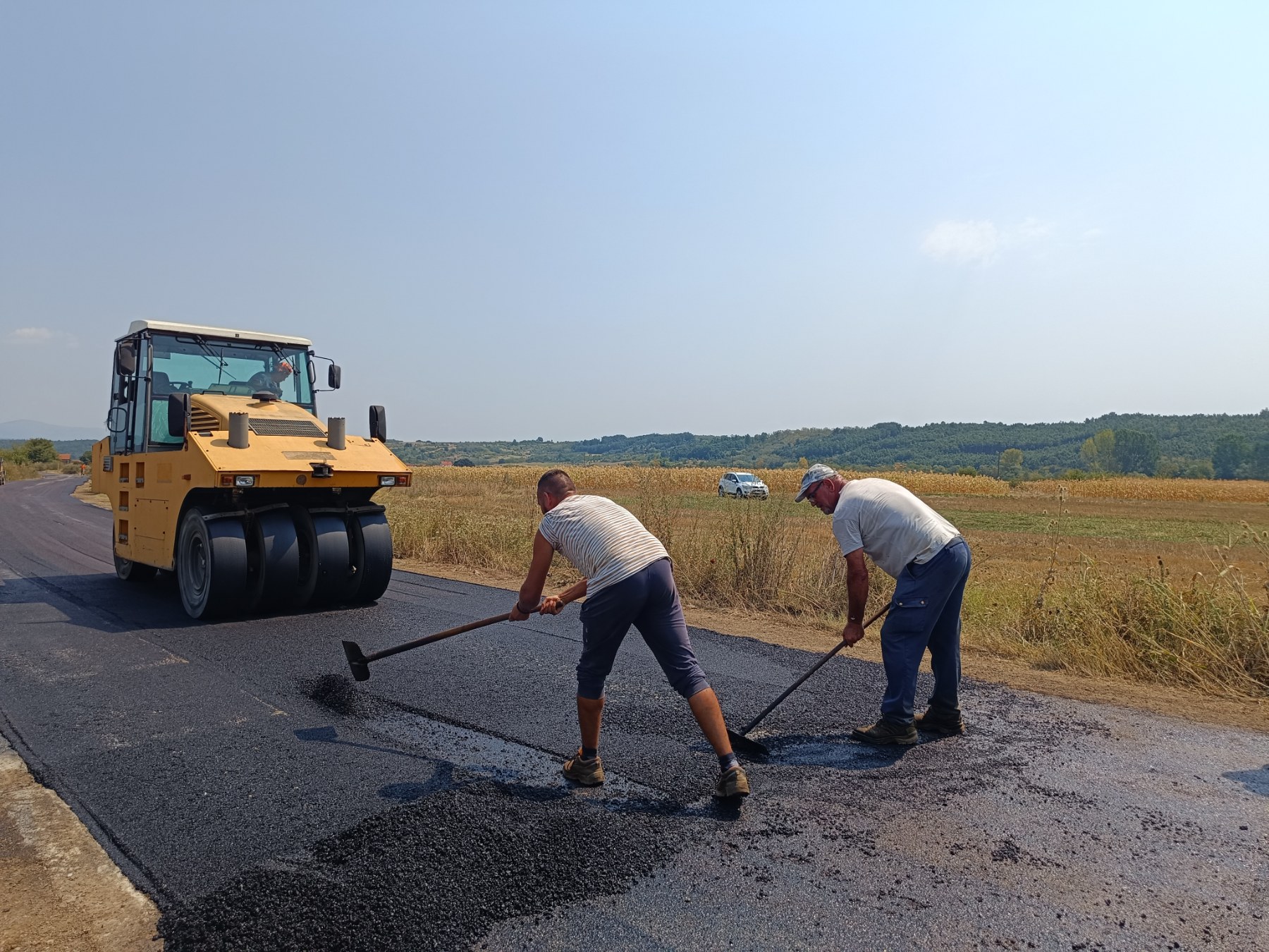 Асфалитрање деонице пута Злокућане - Јашуња вредно 2,5 милиона динара завршава се данас - Град Лесковац